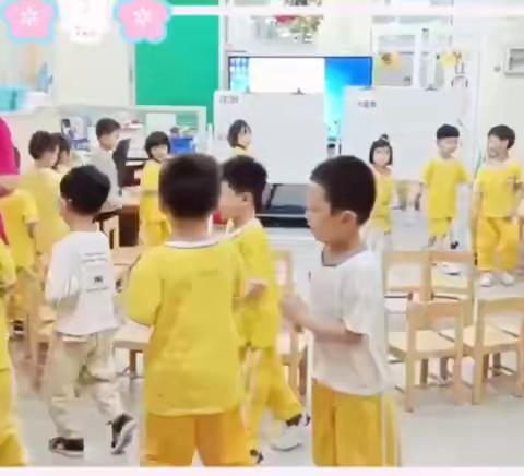 小幼苗幼儿园——黄金阅读中A班期末汇报分享