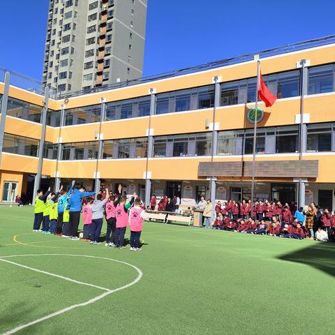 阳光体育•快乐足球              ——新城区八一路小学第六届“校长杯”足球联赛启动仪式暨揭幕赛