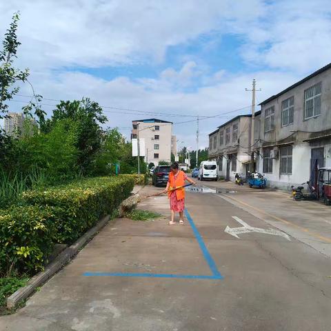 吴庄社区开展“美化家园”活动