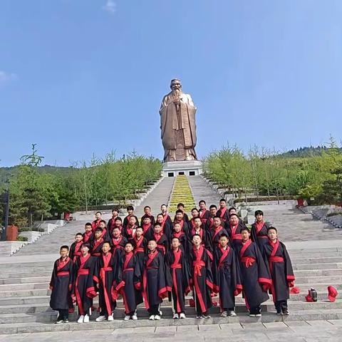 高唐县鸣山学校“追忆儒家圣贤文化，传承革命基因历史”研学旅行活动中～～～