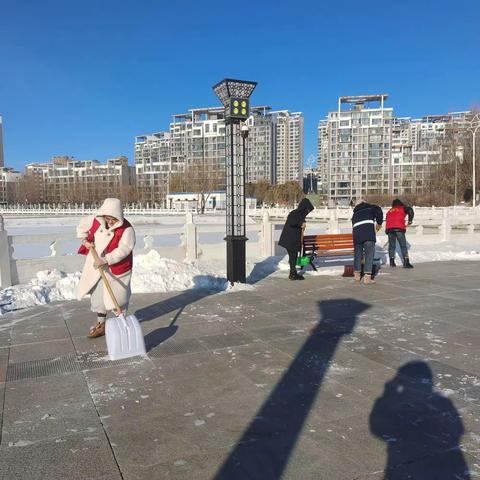 【西宾街道燕都社区】深化能力作风建设｜社区除冰清雪、洁净健身器材
