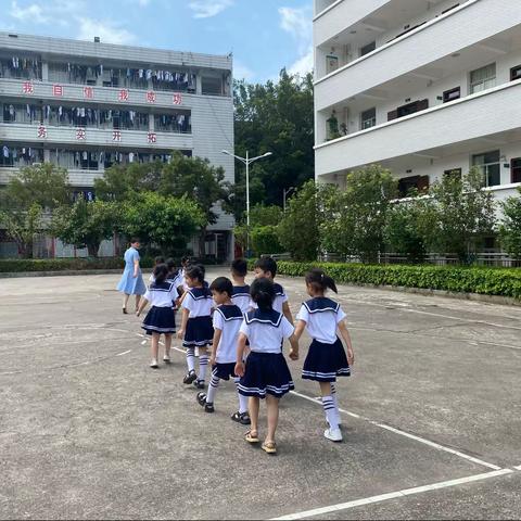 畅想小学，满怀期待——陈利幼儿园开展幼小衔接系列活动之参观小学