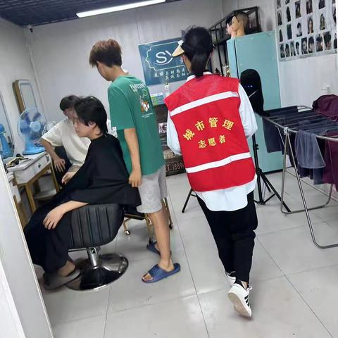 双府社区开展家门口就业宣传工作