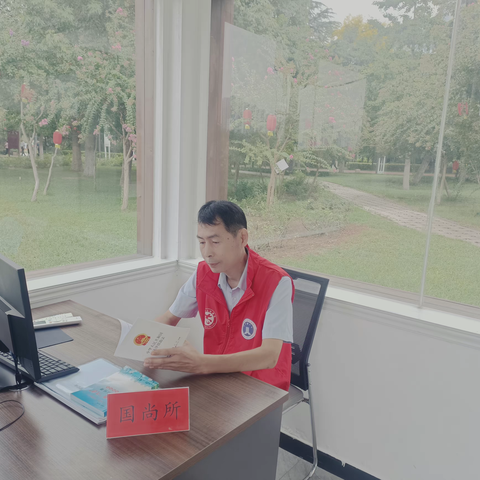 河北国尚律师事务所龙湖公园“法律小屋”值班——让公共法律服务“零距离”
