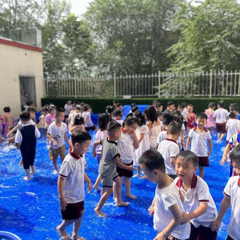 春蕾第三幼儿园《泡沫之夏》