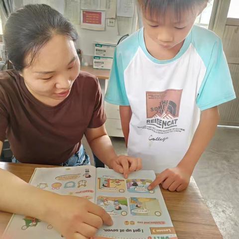 用无悔青春  谱育人乐章--商老庄乡商楼小学师德模范教师熊召静