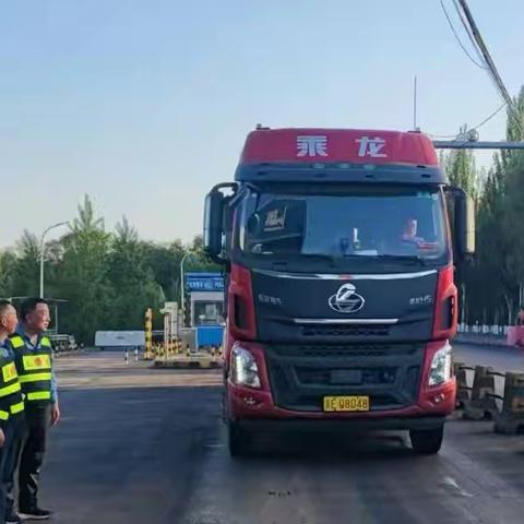 “携手爱路护路、共赴美好前路” ——马堡公路超限检测站开展“路政宣传月活动”