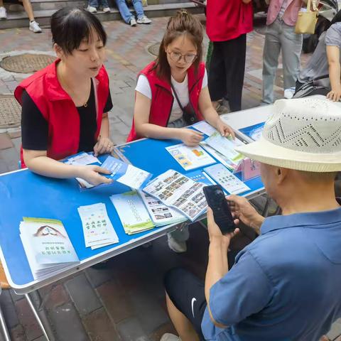 铁塔寺社区开展居民养老政策宣传活动