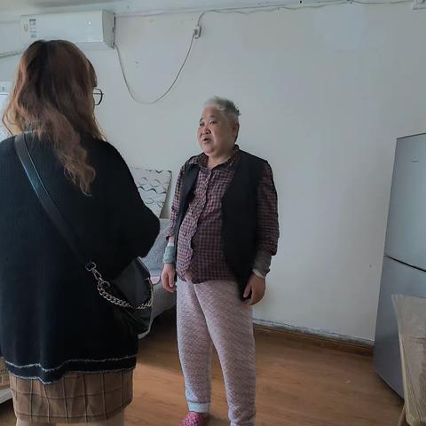 红西村社区专职网格员“帮代办”服务助力老年人办理“高龄补贴”