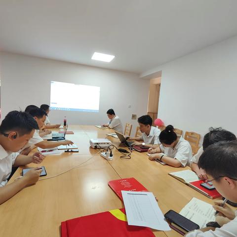 科创服务支部召开6月份党员大会