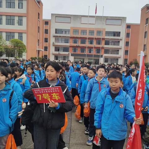 闵孝小学六年级（2）班“探索神秘大自然，解锁地质变迁之谜”春季研学旅行活动