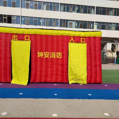 消防逃生体验屋 让演练更加真实”——平安区第二幼儿园亲子消防逃生演练活动