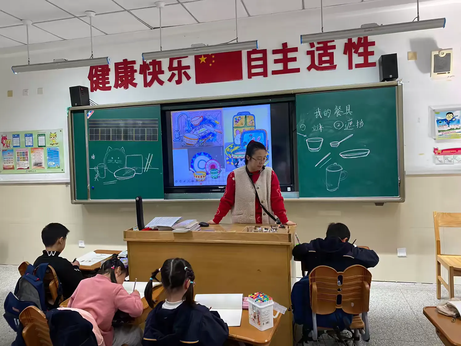 简篇-【灵美龙小·校本教研】“金陵好课堂”:聚焦大单元,共思新美育——龙潭中心小学美术校本研修系列活动(三)