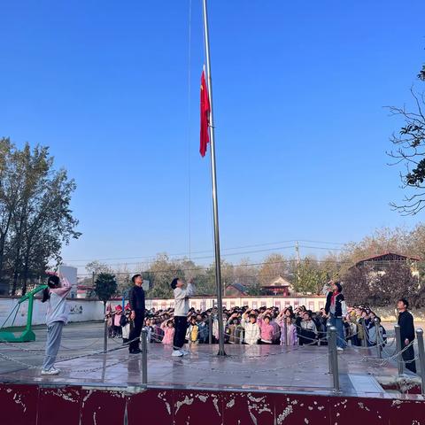 九九重阳节 浓浓敬老情——八台镇杨堂小学周一升旗仪式