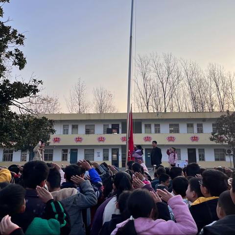 以礼相约，文明为伴——八台镇杨堂小学升旗仪式