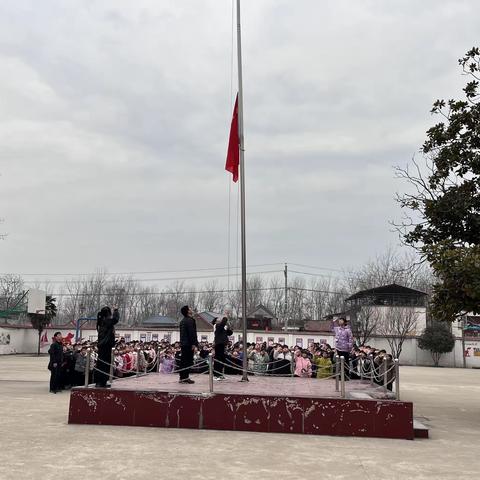 雷锋精神永流传——八台镇杨堂小学周一升旗