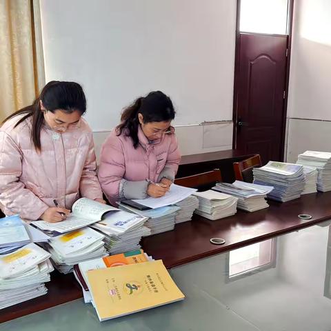 以查促教，共筑成长  ‍—— 江庄镇中心小学业务检查进行时