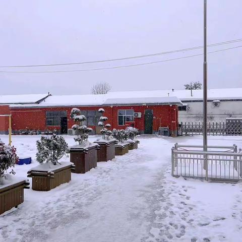 正定县东白庄小学双减在行动—瑞雪兆丰年，童趣满校园