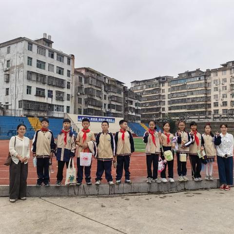 手拉手共成长 红色润童心——广信区第一小学与田墩小学开展手拉手结对活动
