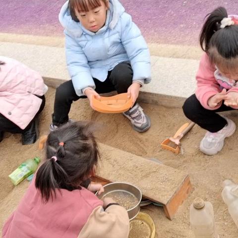 鱼邱湖街道中心幼儿园东兴分园大一班12月份沙池区观察记录