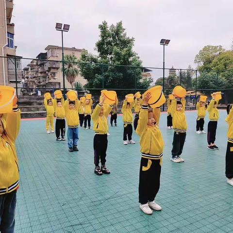 多彩十一月，快乐“美”一天——永安市南塔幼儿园大一班