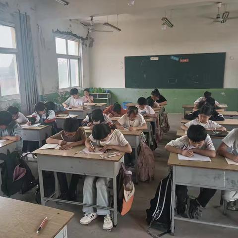 殷都区安丰乡下天助小学童心童画社团：用画笔点亮想象的世界