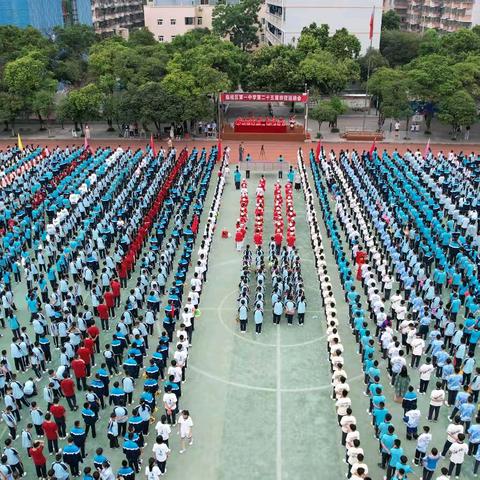 云为衣兮风为马，青春壮哉展芳华——临桂区第一中学第二十五届运动会纪实