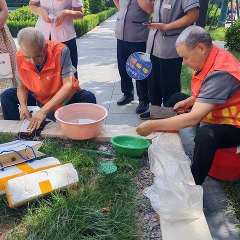 便民集市“小摊位”  凝聚治理“大力量” ---金地臻锦社区“易修哥”10号见