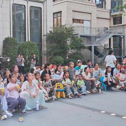 星空影院 夏日纳凉 ——金地臻锦社区露天电影放映活动