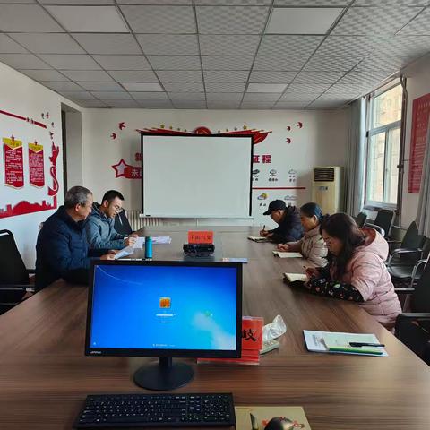 召开党组理论学习中心组（扩大）会议