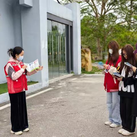 县住建局联合团县委、鹦哥岭管理站开展垃圾分类“进景区”暨环保志愿服务活动