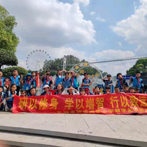 以爱相伴 见证成长—三（2）