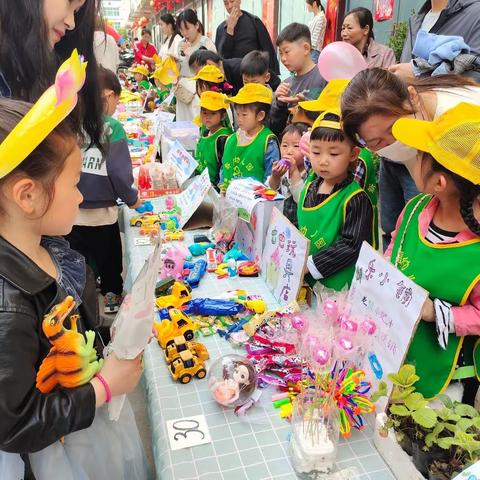 “小小市场，大大收获”——新星幼儿园第四届跳蚤市场之“小鬼当家”活动圆满结束啦！