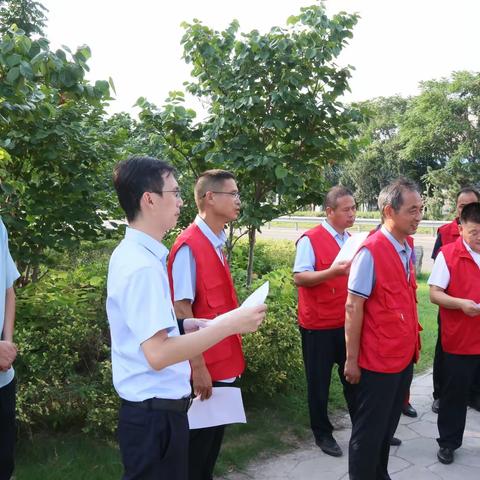 李广斌在第四网格开展“步行东明 丈量文明”活动