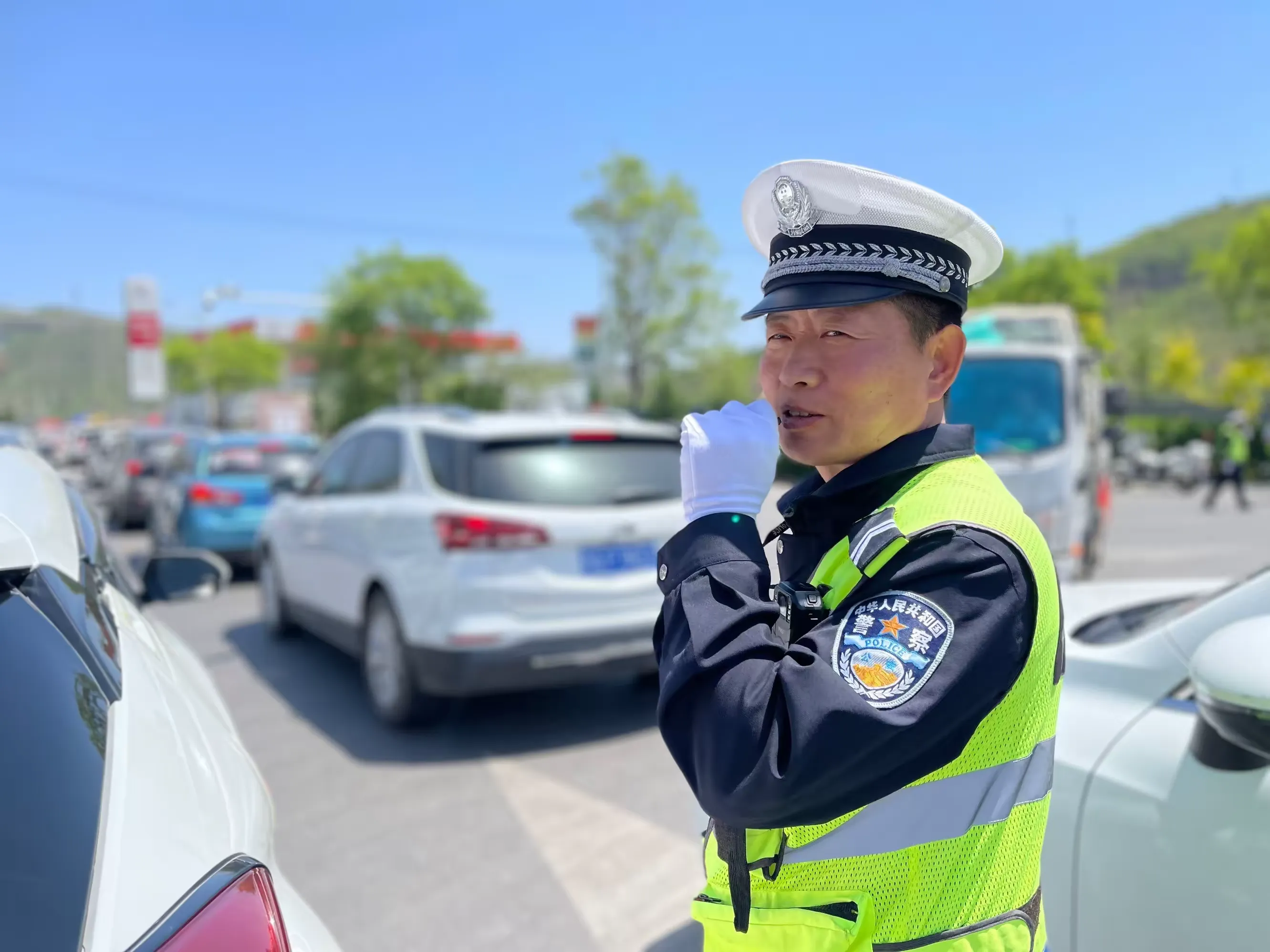 节日我在岗丨宜川公安交警坚守岗位 为您的"五一"假期保驾护航