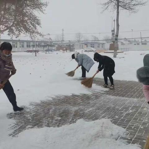 最美的雪景中有最美的扫雪人——汤家河初中教师扫雪记