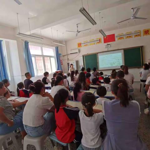家校共育谱美篇，静待花开助成长----张寨镇中心小学一二年级家长会