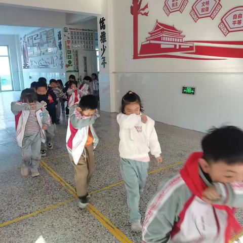 居安思危，防患于未然---张寨镇中心小学消防安全演练