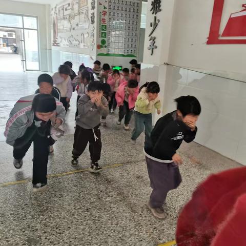 消防记心间，安全伴我行---张寨镇中心小学中心校区消防安全演练