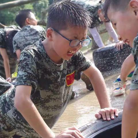 小飞鹰军事夏令营火热集结