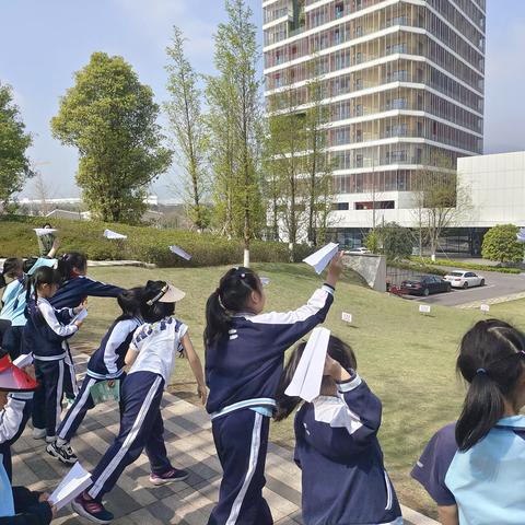 巴渝小学2.6班“展华夏之翼，逐梦想起航”主题研学实践活动