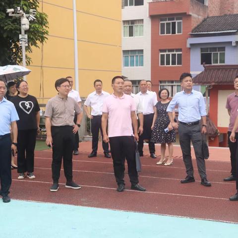 市总工会赴乌杨小学检查验收“职工之家”建设工作