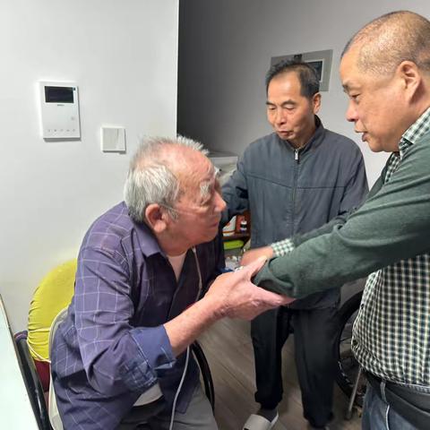 【沪明社区】重阳慰问暖桑榆 专项资金传党恩——沪明社区党委走访65年党龄老党员