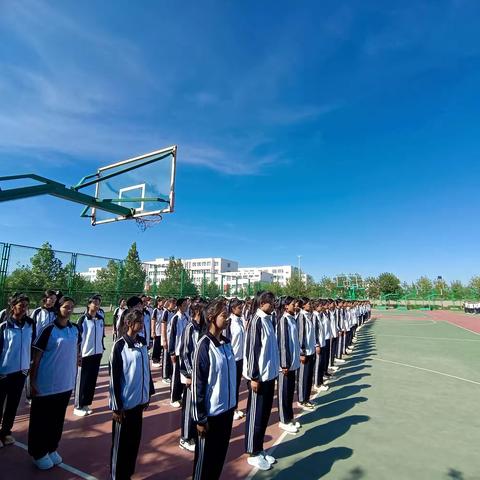 以军训之名，赴青春之约；军训军训，最闪亮的青春！