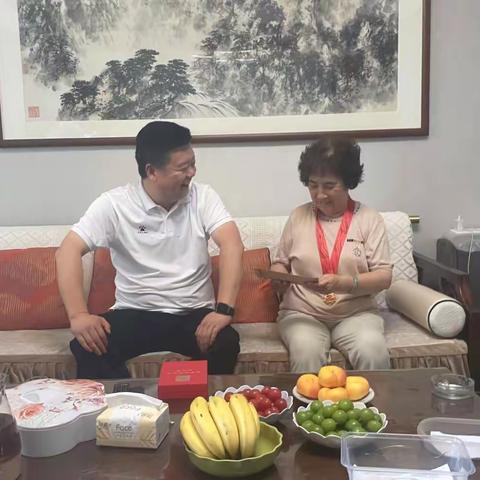赓续红色血脉 致敬银发先锋——等驾坡街道司法小区社区党支部“七一”前夕走访慰问老党员