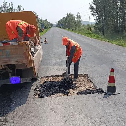 多措并举做好秋季公路养护工作