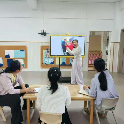 小班健康活动：趣味穿衣