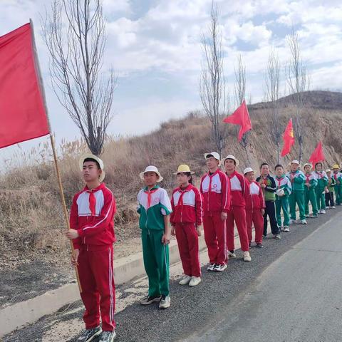 缅怀革命先烈 赓续红色血脉––定仙墕镇中心小学清明节祭扫活动