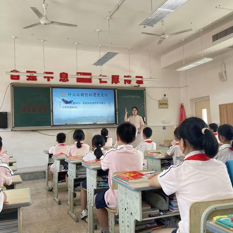 课堂促成长 ——云峰中心学校小学部开展新入职教师检查听课活动