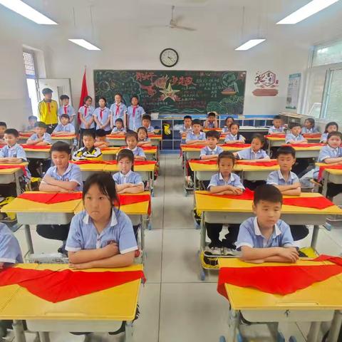 全环境立德树人｜高举队旗跟党走 做新时代好少年——中兴小学一年级队前教育活动